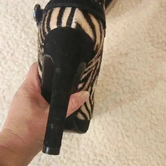 RARE VINTAGE Stuart Weitzman Zebra Print Ankle Boots, size 8 - Picture 6 of 15